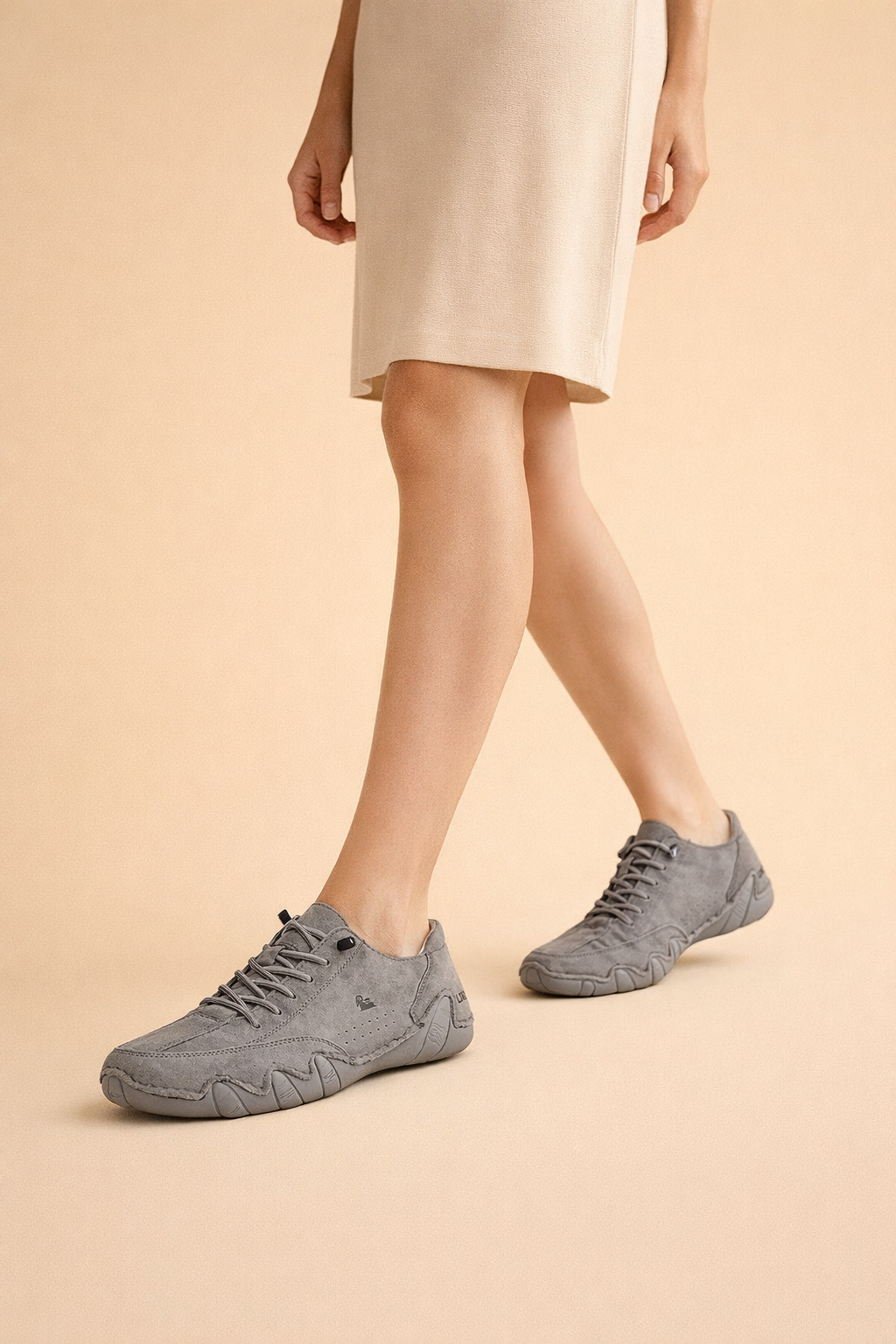 Women's light green breathable mesh walking sneakers with lightweight sole