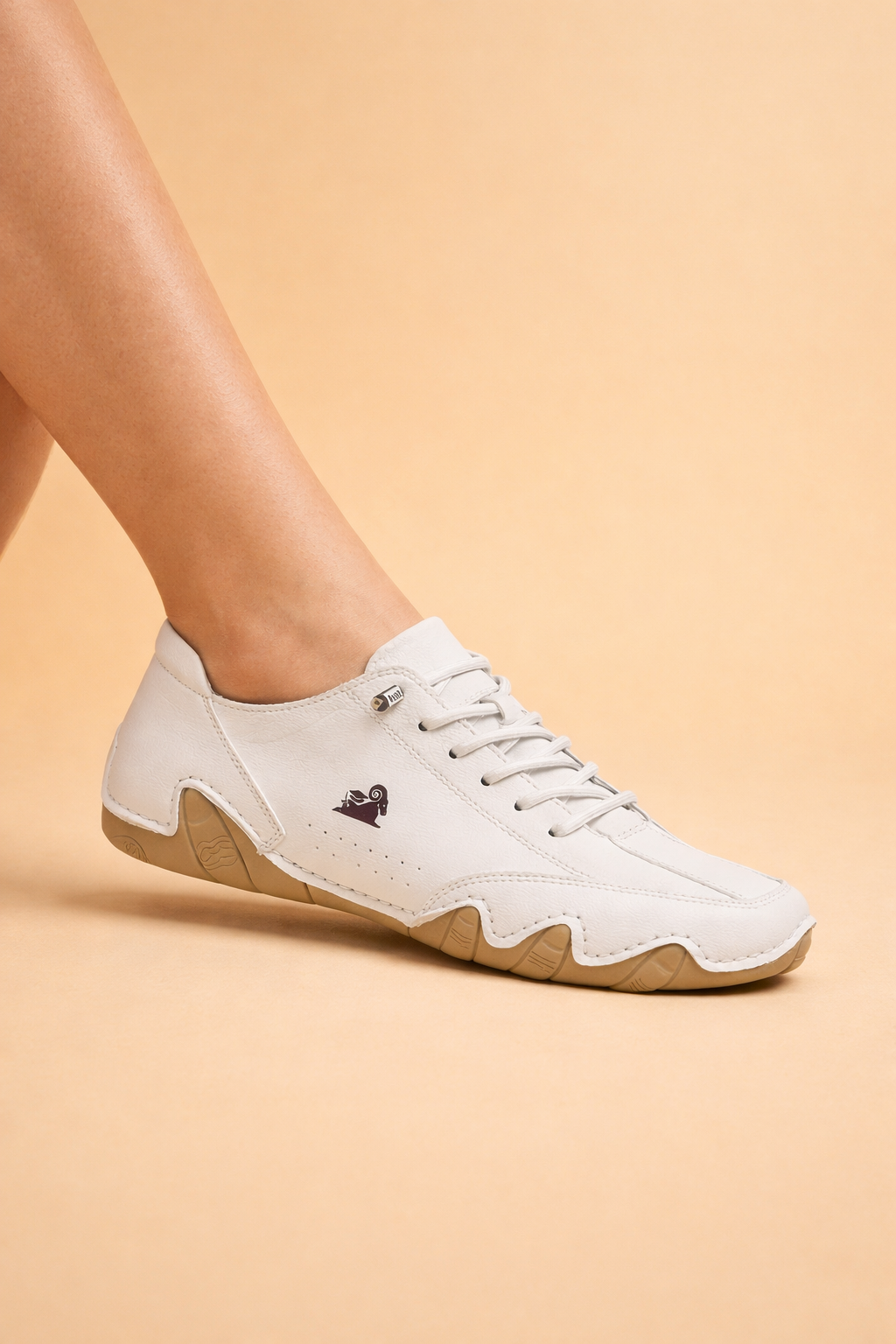 Women's light green breathable mesh walking sneakers with lightweight sole