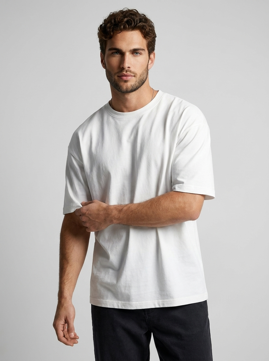 Oversized basic t-shirt in soft cotton with relaxed fit