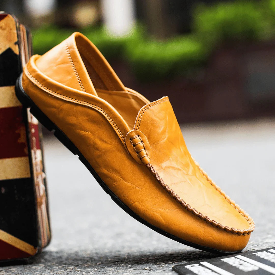 Men's slip-on moccasins with contrast stitching