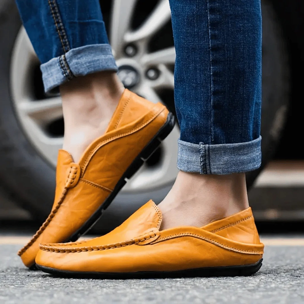 Men's slip-on moccasins with contrast stitching
