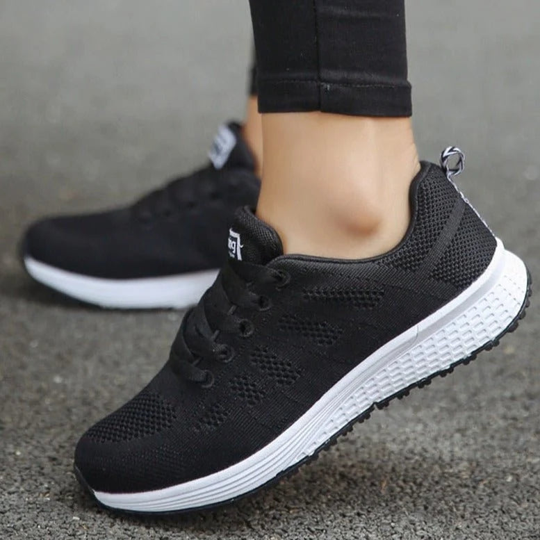 Women's lace-up mesh walking sneakers
