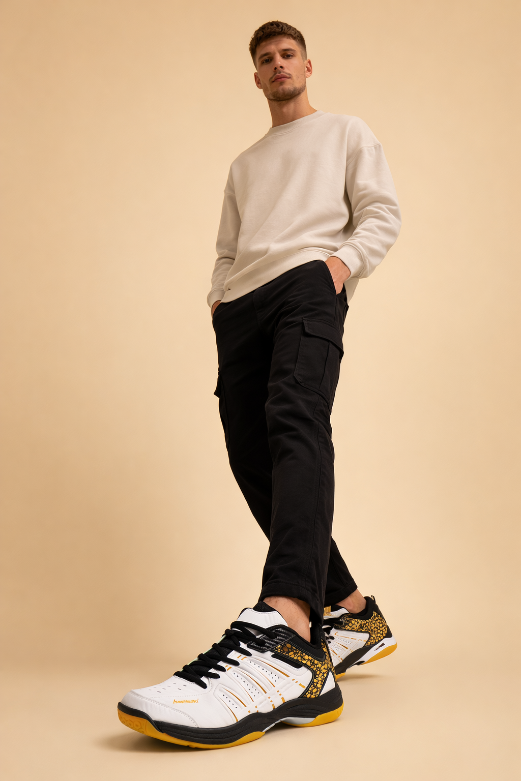Men's white lightweight sports shoes with anti-slip outsole